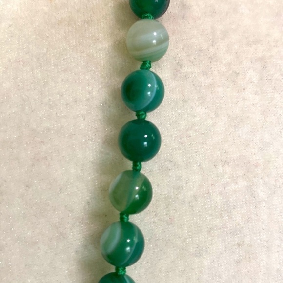 Hand Crafted Genuine Agate Green Gemstone Knotted White Gold Clasp Necklace - Picture 10 of 13